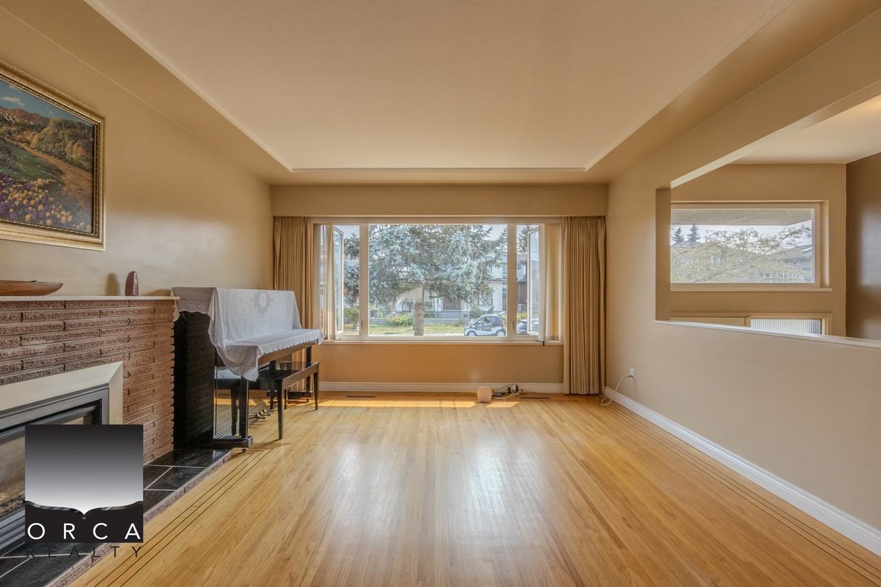 6547 Union St - Photo 3 of 24