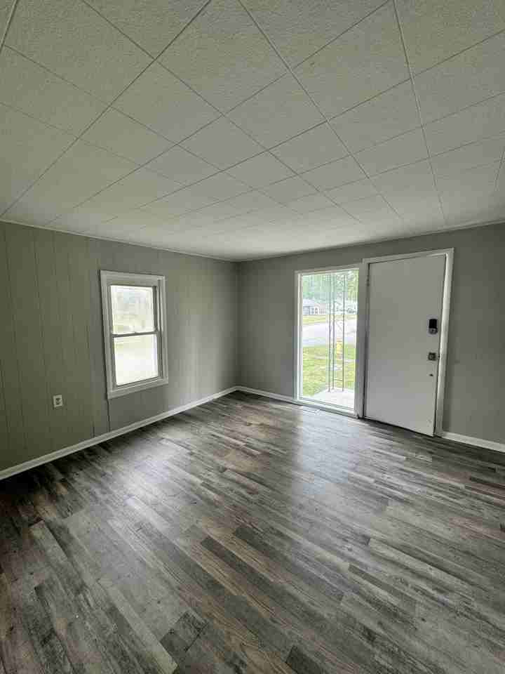 2325 N Locke St #1 - Photo 5 of 10
