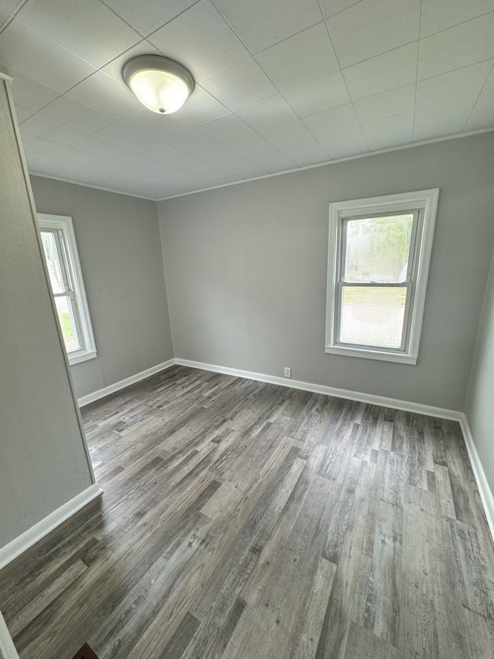 2325 N Locke St #1 - Photo 7 of 10