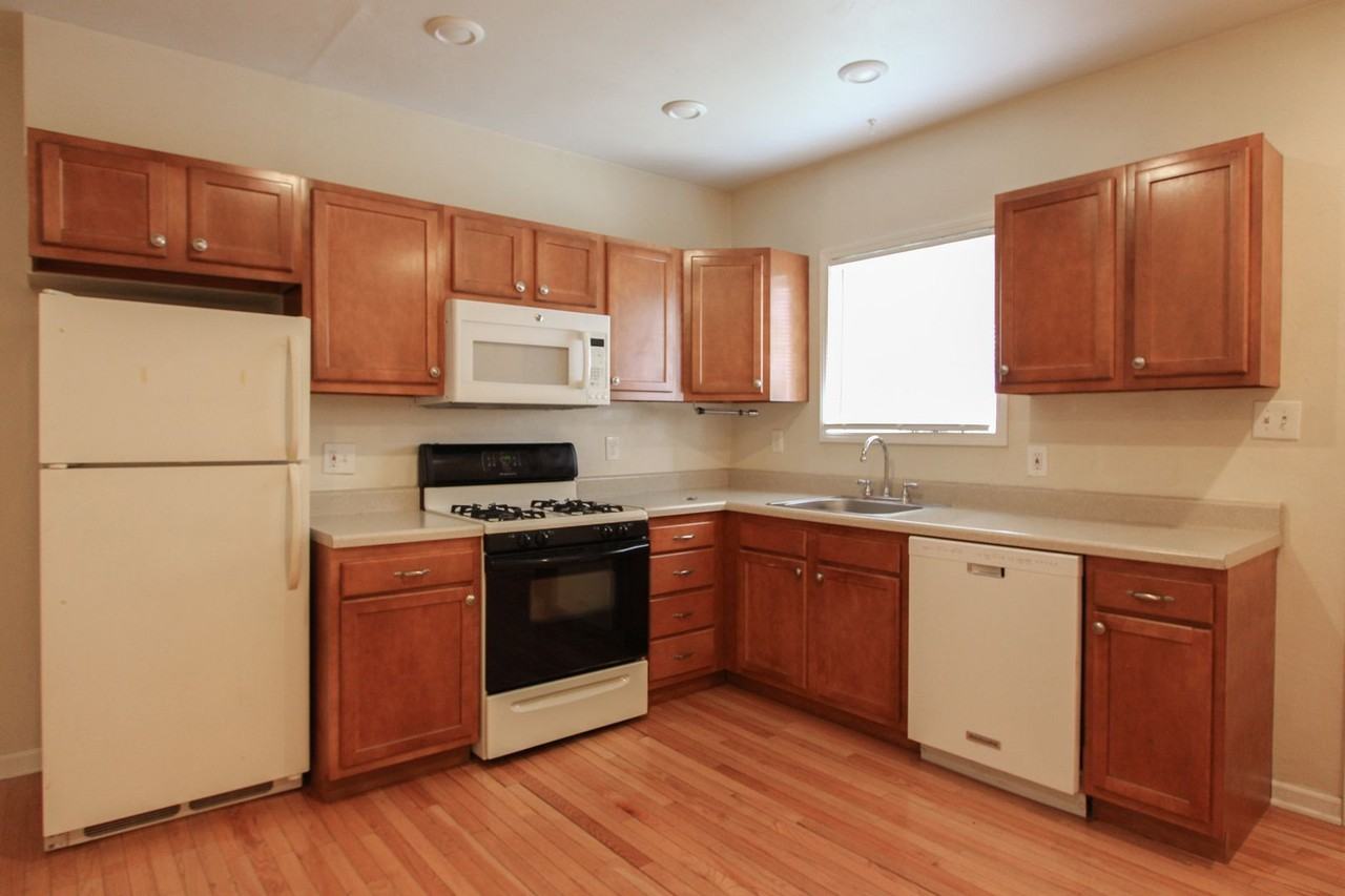 313 Whipple St - Photo 6 of 17