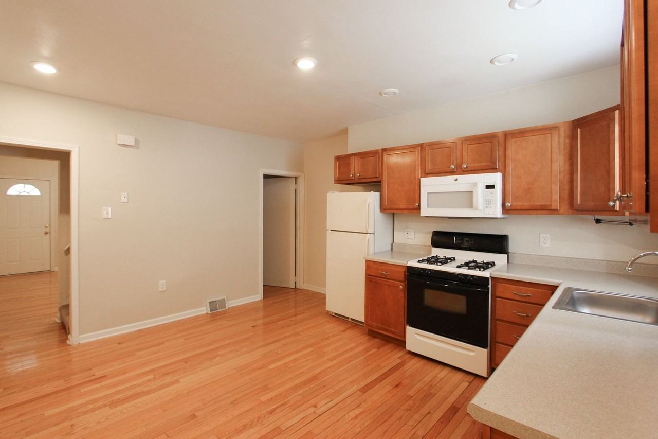 313 Whipple St - Photo 7 of 17
