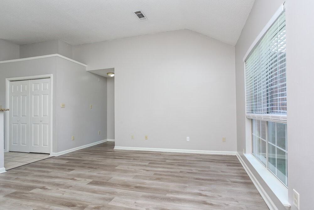 4671 Lindawood Ln - Photo 3 of 16