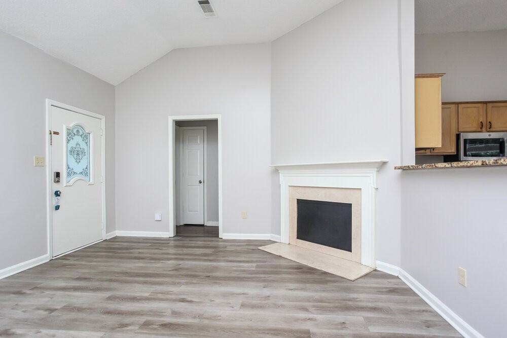 4671 Lindawood Ln - Photo 4 of 16
