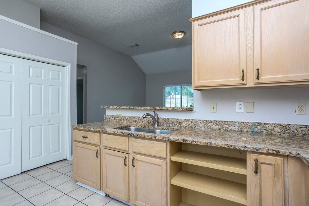 4671 Lindawood Ln - Photo 6 of 16