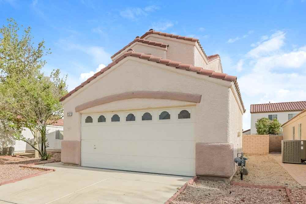 717 Red Bark Ln - Photo 4 of 17