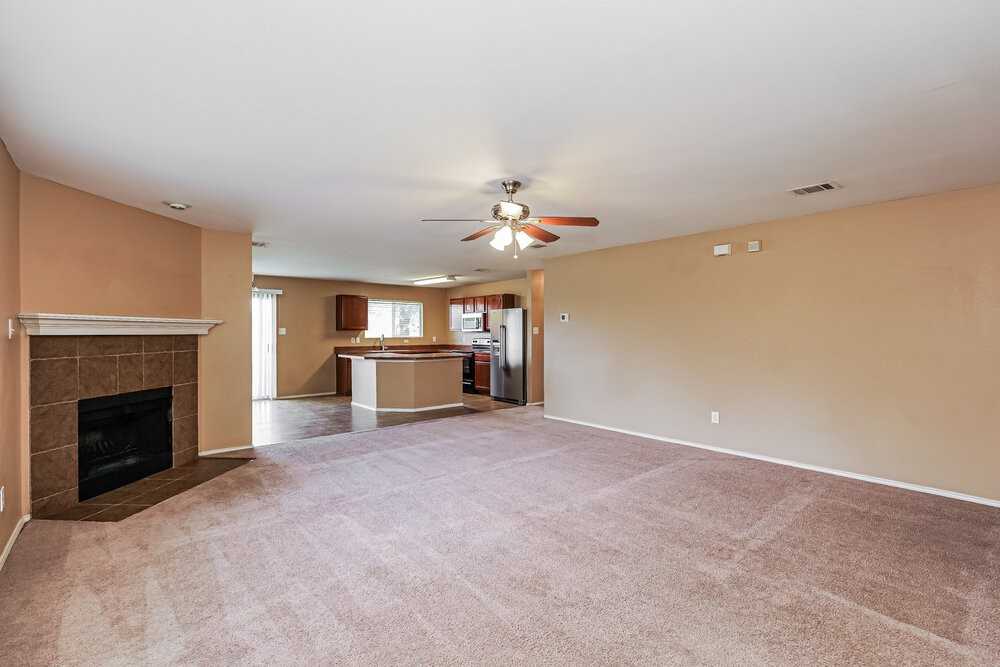 10001 Chrysalis Dr - Photo 4 of 16