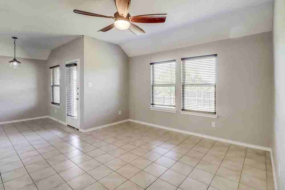 2520 Caden Ct - Photo 5 of 16