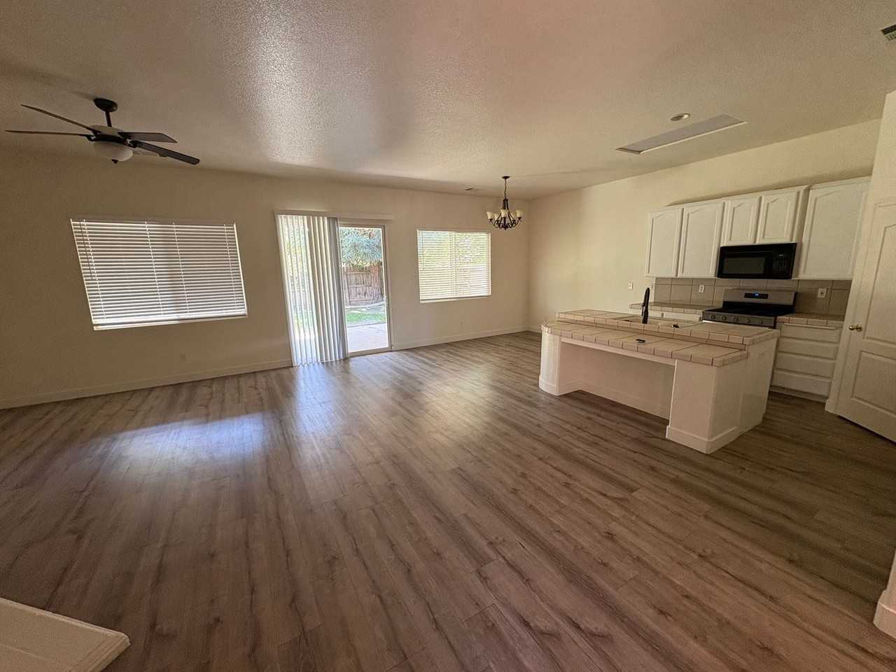 4441 W Elowin Ave - Photo 5 of 27