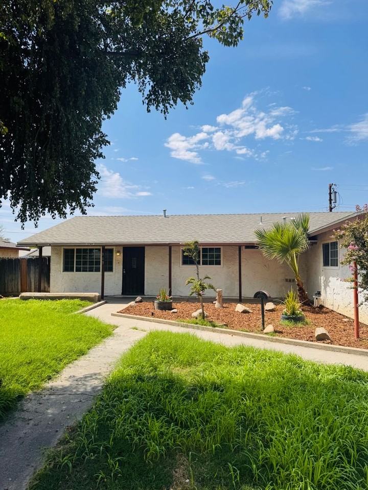 913 Banyan Dr - Photo 2 of 26