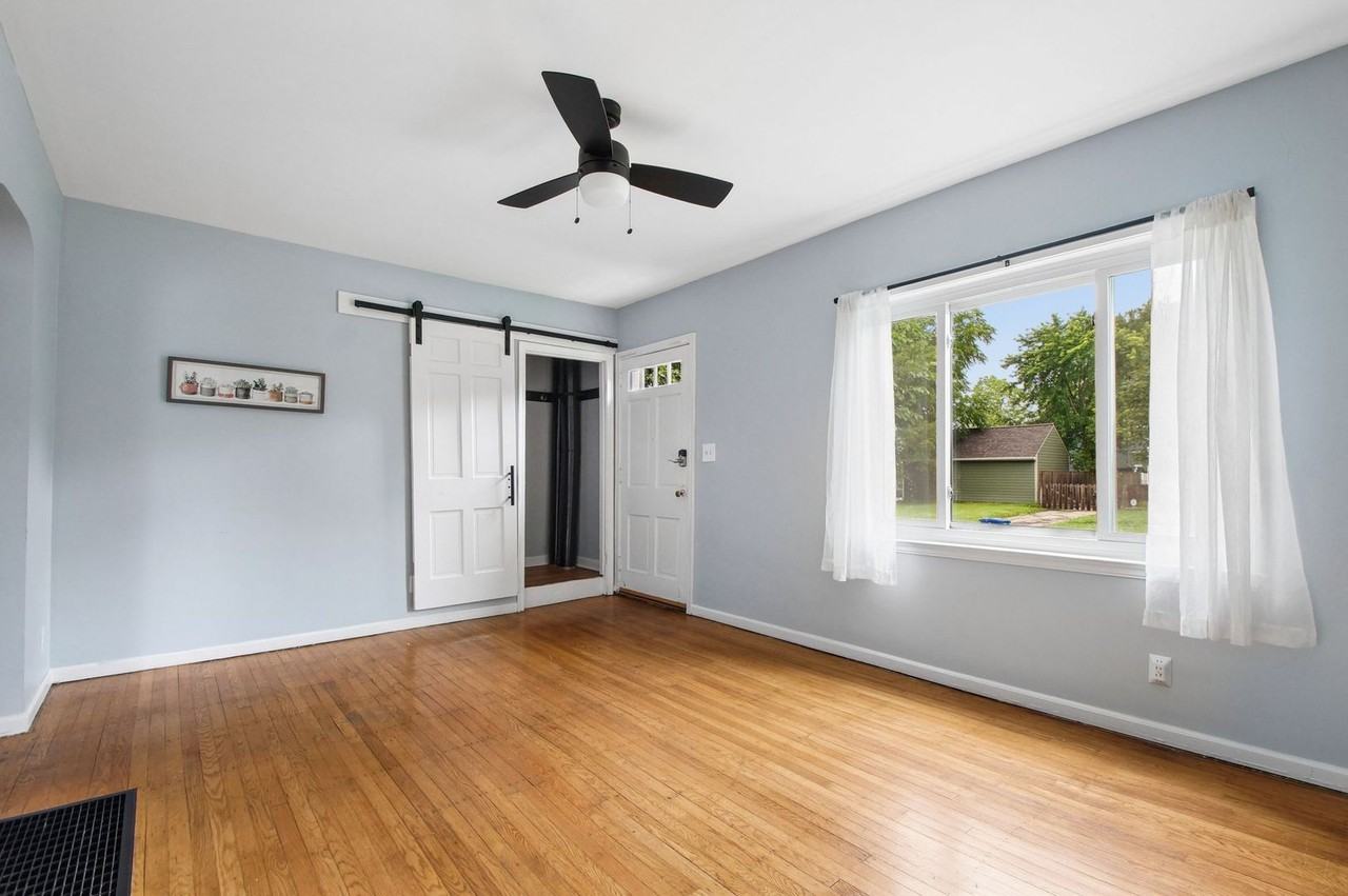 3010 Woodbine Pl - Photo 2 of 16