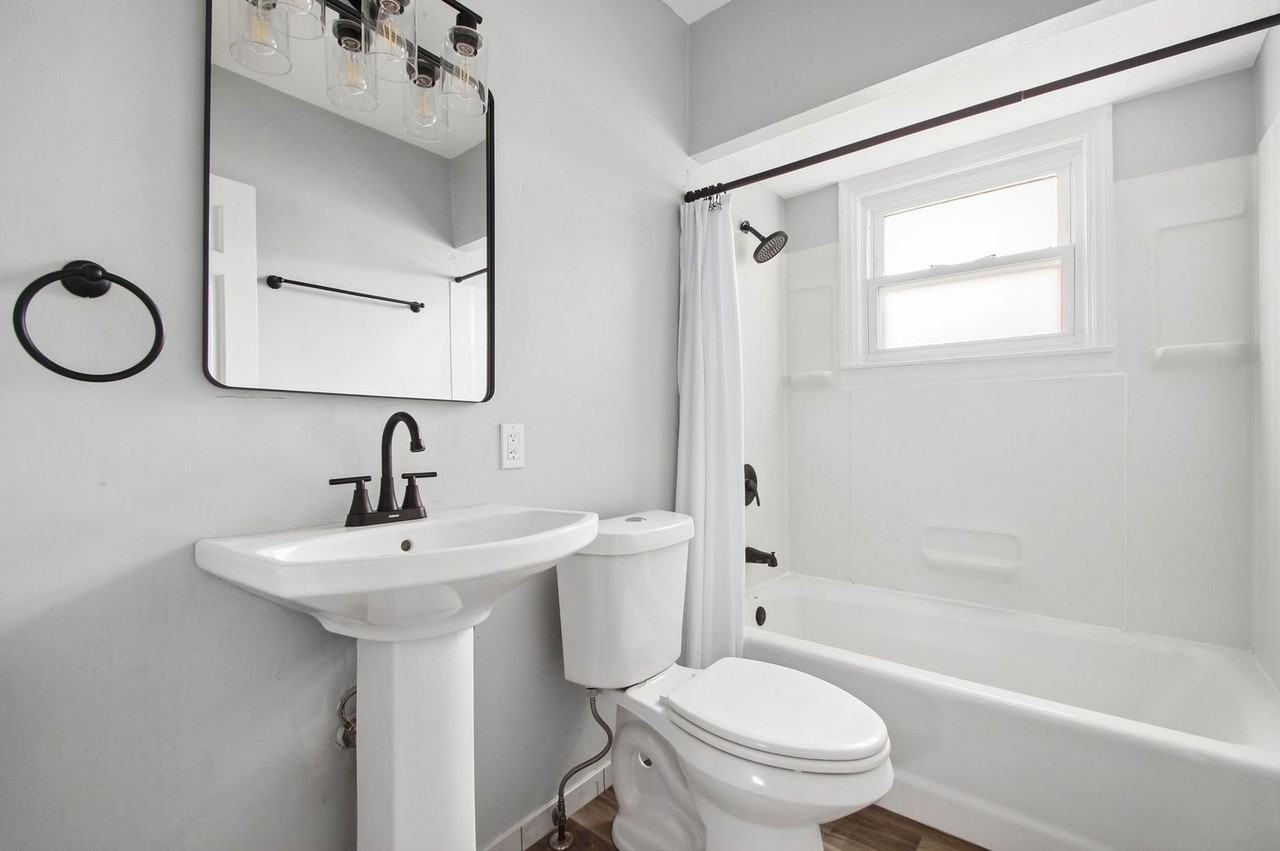 3010 Woodbine Pl - Photo 4 of 16