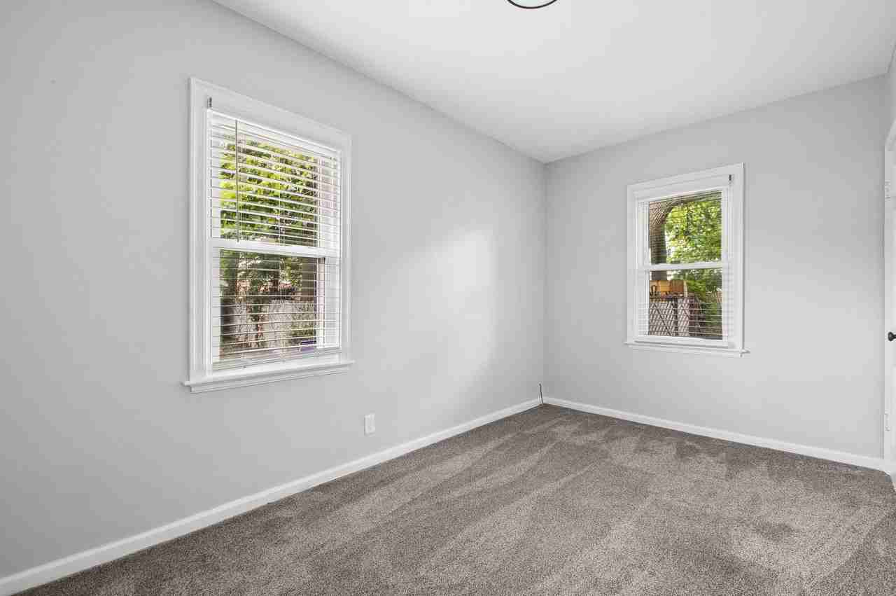 3010 Woodbine Pl - Photo 5 of 16