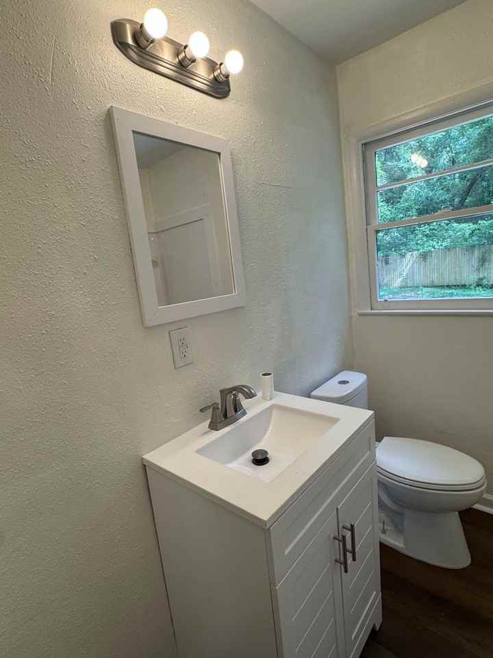 3923 Moffett Ct - Photo 4 of 12
