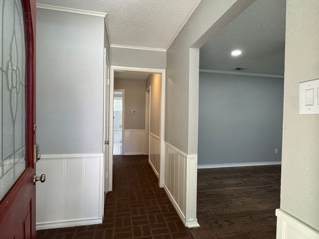 1825 Courtney Dr - Photo 2 of 33