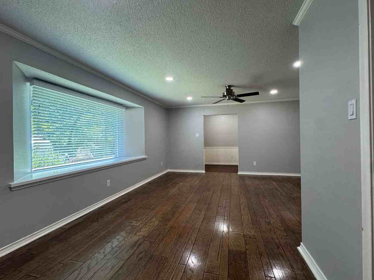 1825 Courtney Dr - Photo 5 of 33