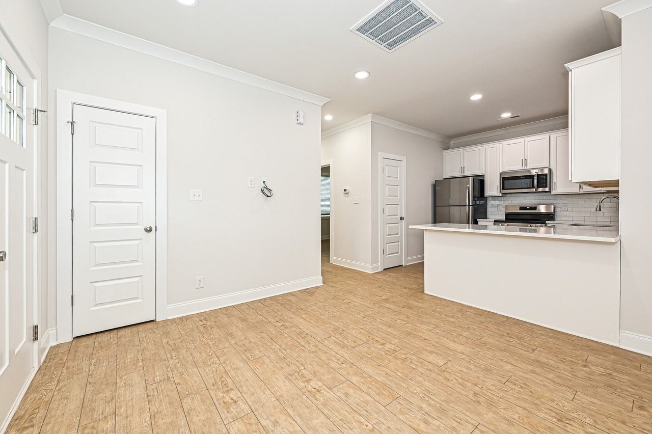 1714 Club Rd #1 - Photo 4 of 40