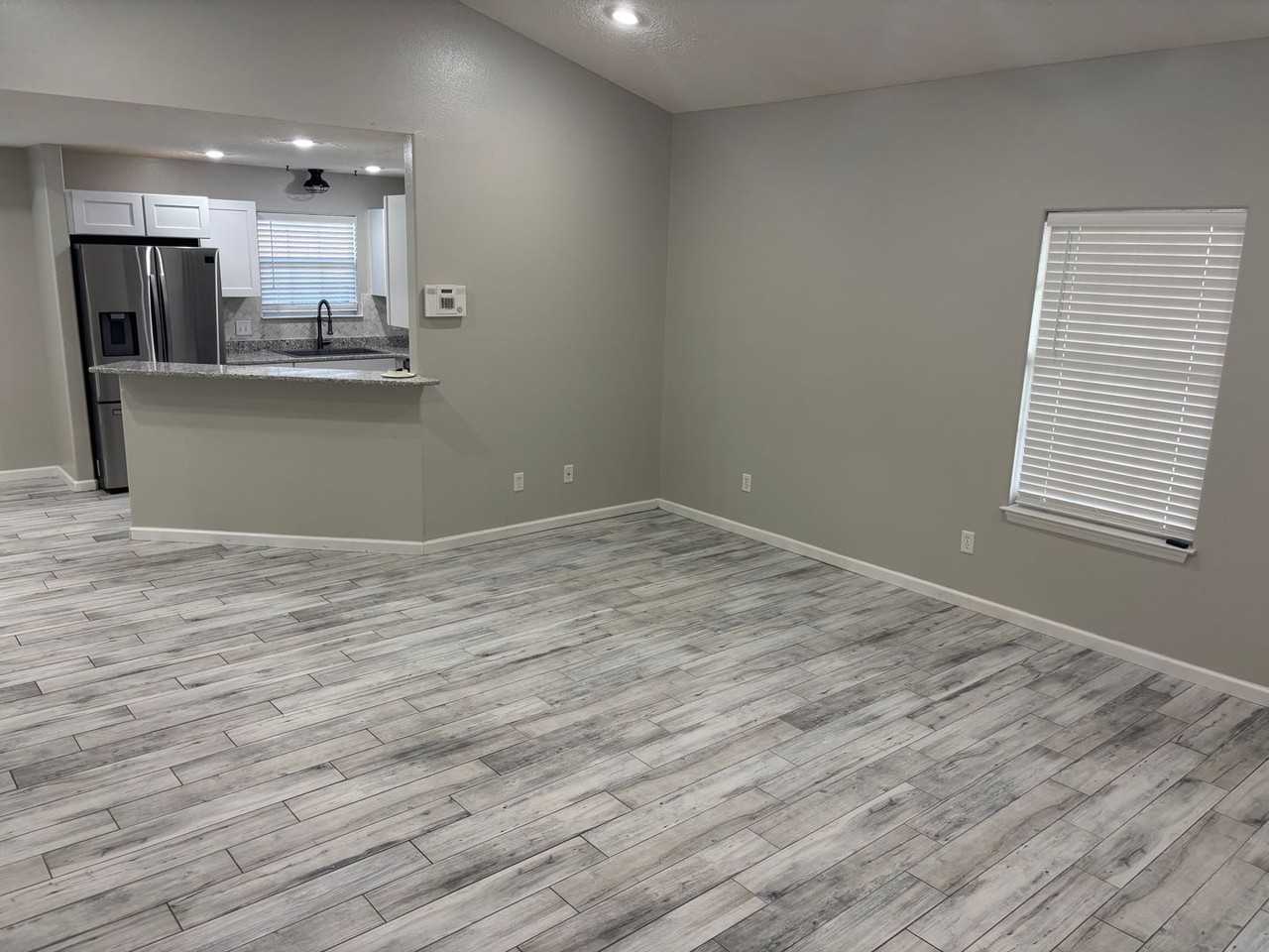 5424 Nicole Blvd - Photo 5 of 18
