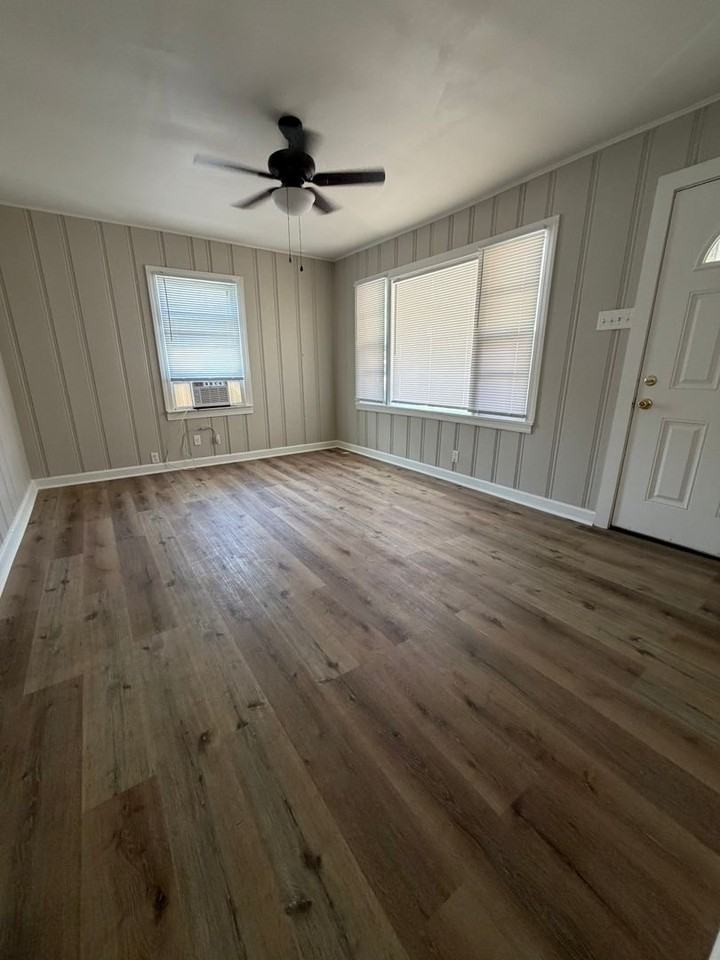42 Monroe Ave - Photo 2 of 7