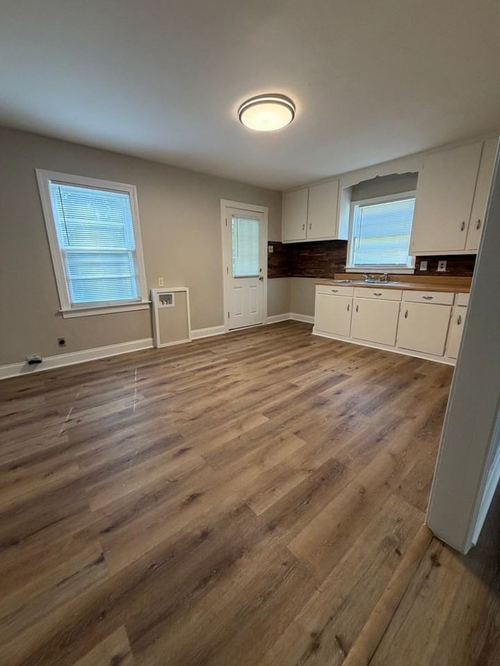 42 Monroe Ave - Photo 3 of 7