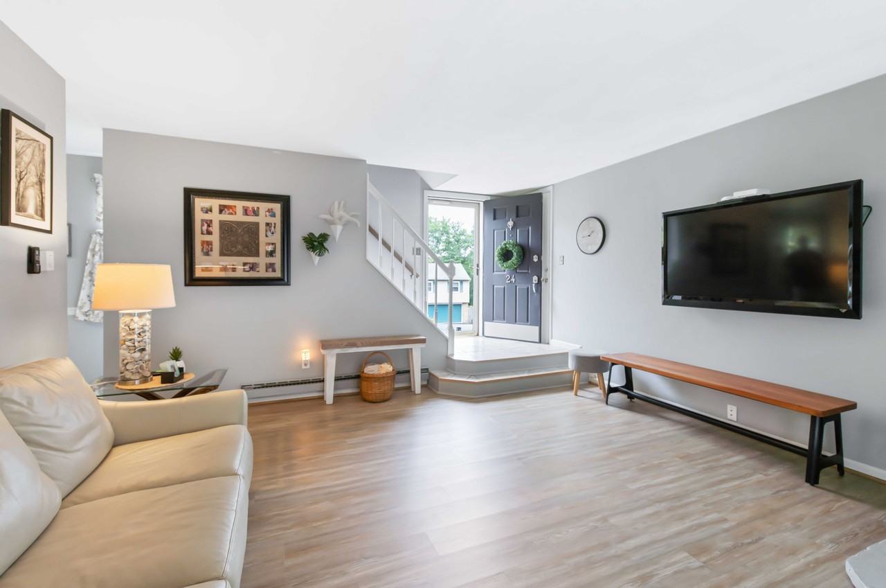 24 Knollwood Dr #1 - Photo 5 of 40