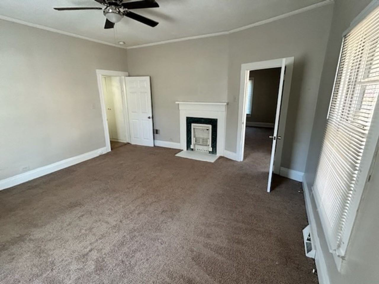 621 N Mountain St - Photo 4 of 8