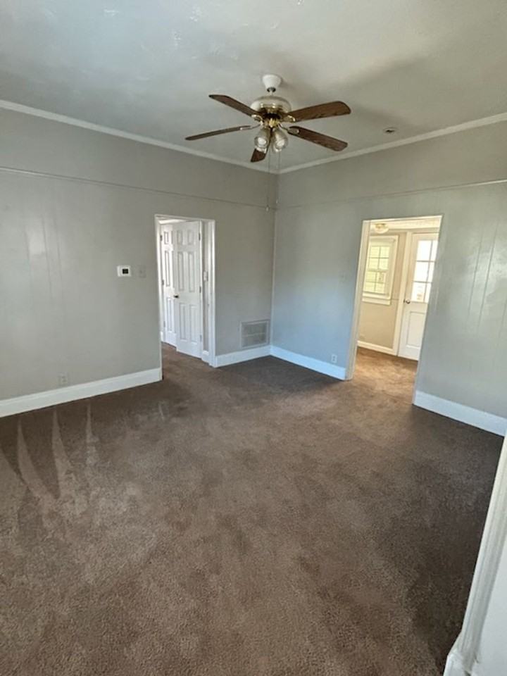 621 N Mountain St - Photo 5 of 8