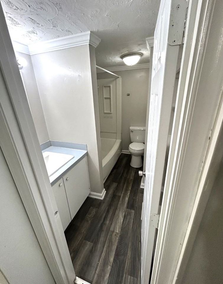 621 N Mountain St - Photo 7 of 8