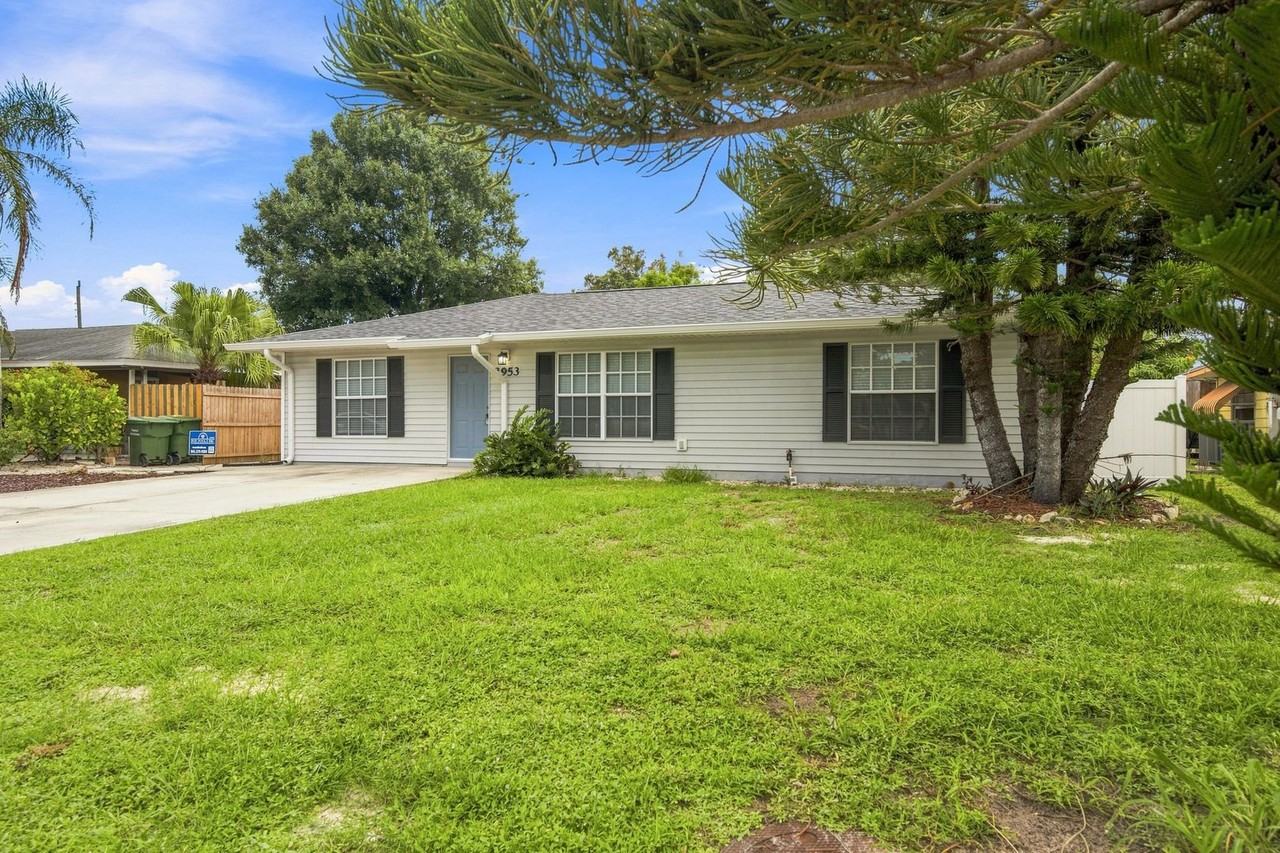 2953 Oak St - Photo 4 of 50