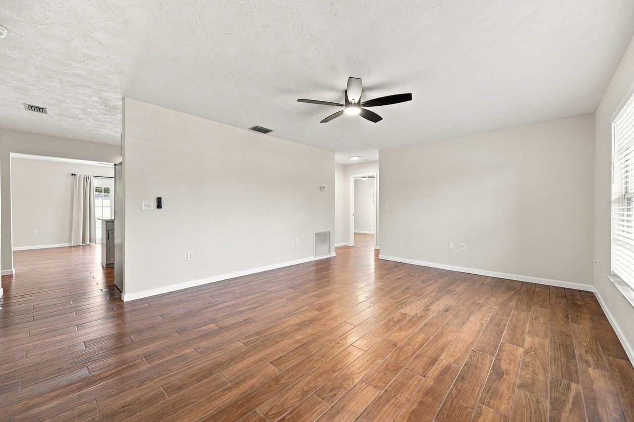 2953 Oak St - Photo 6 of 50