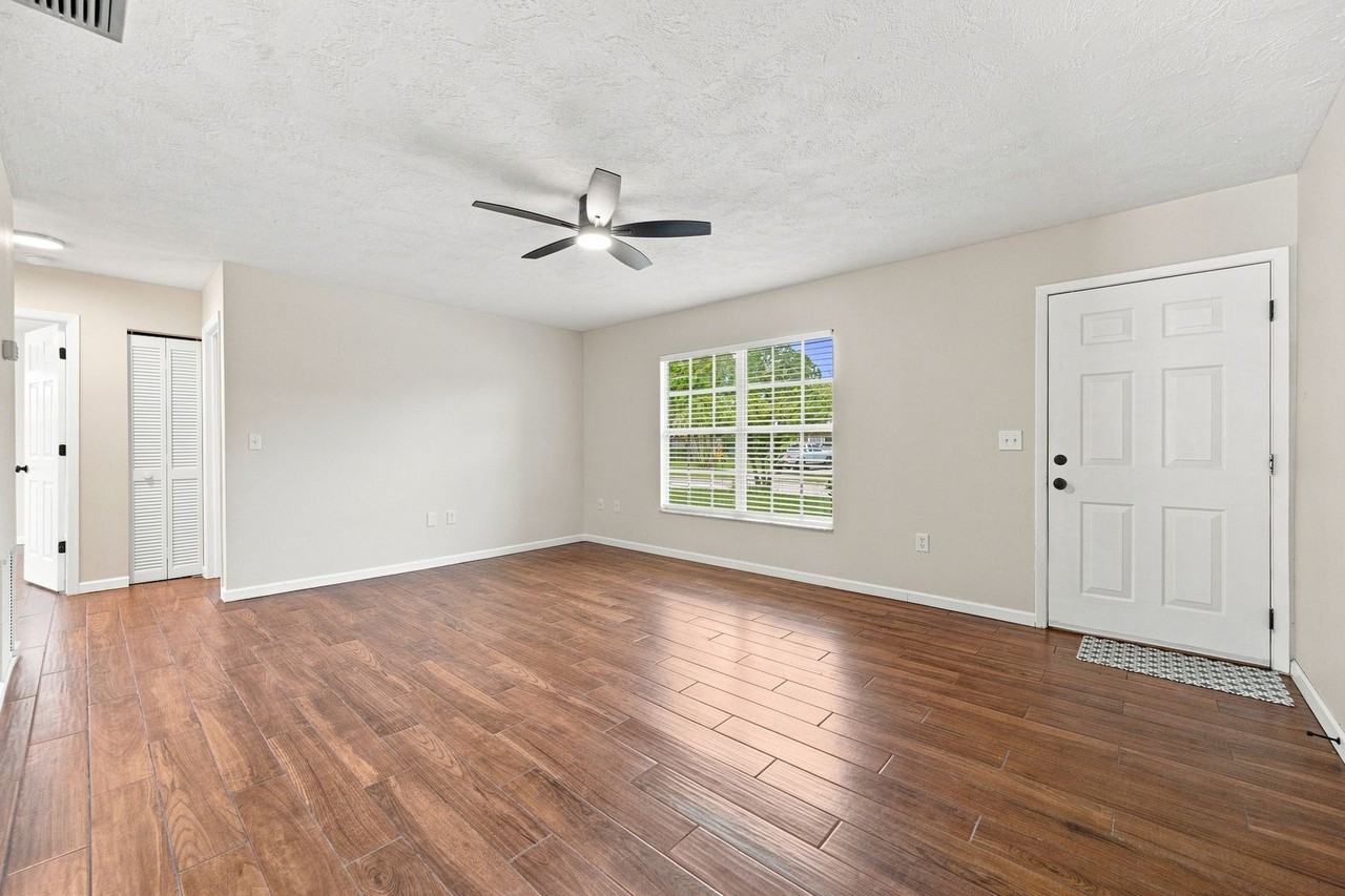 2953 Oak St - Photo 7 of 50