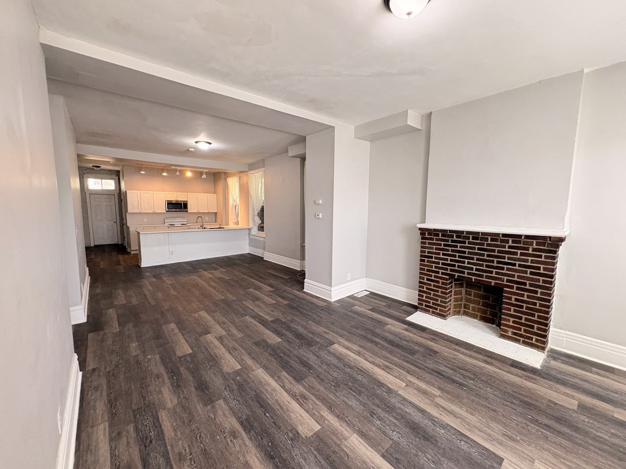 2127 Chippewa St #1 - Photo 3 of 21