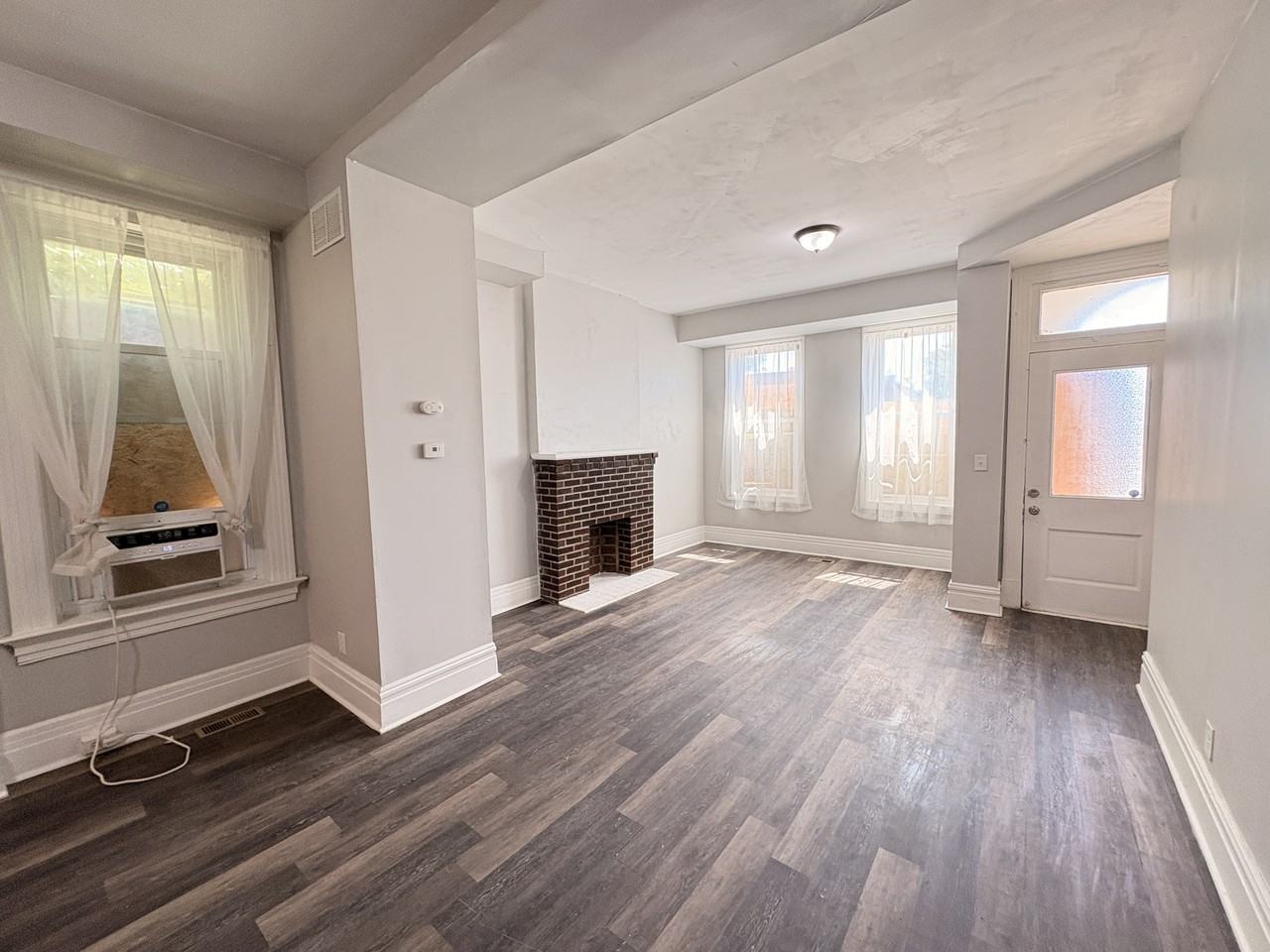 2127 Chippewa St #1 - Photo 4 of 21