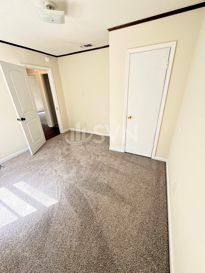 1616 Gilda Cir - Photo 6 of 25
