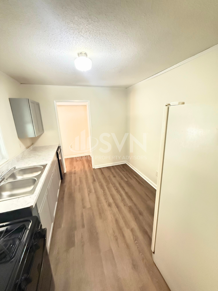 1616 Gilda Cir - Photo 2 of 25