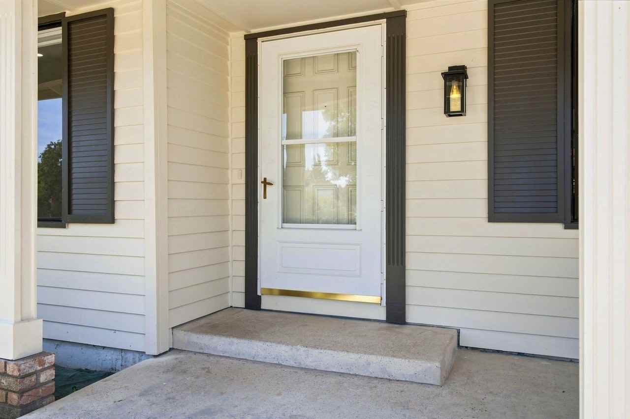 800 Locust Dr - Photo 5 of 48