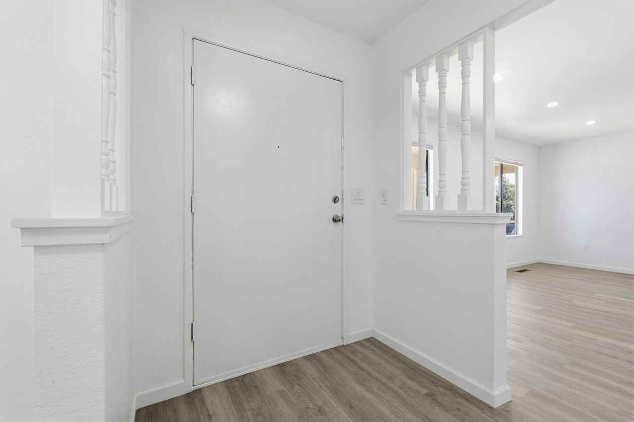 800 Locust Dr - Photo 6 of 48