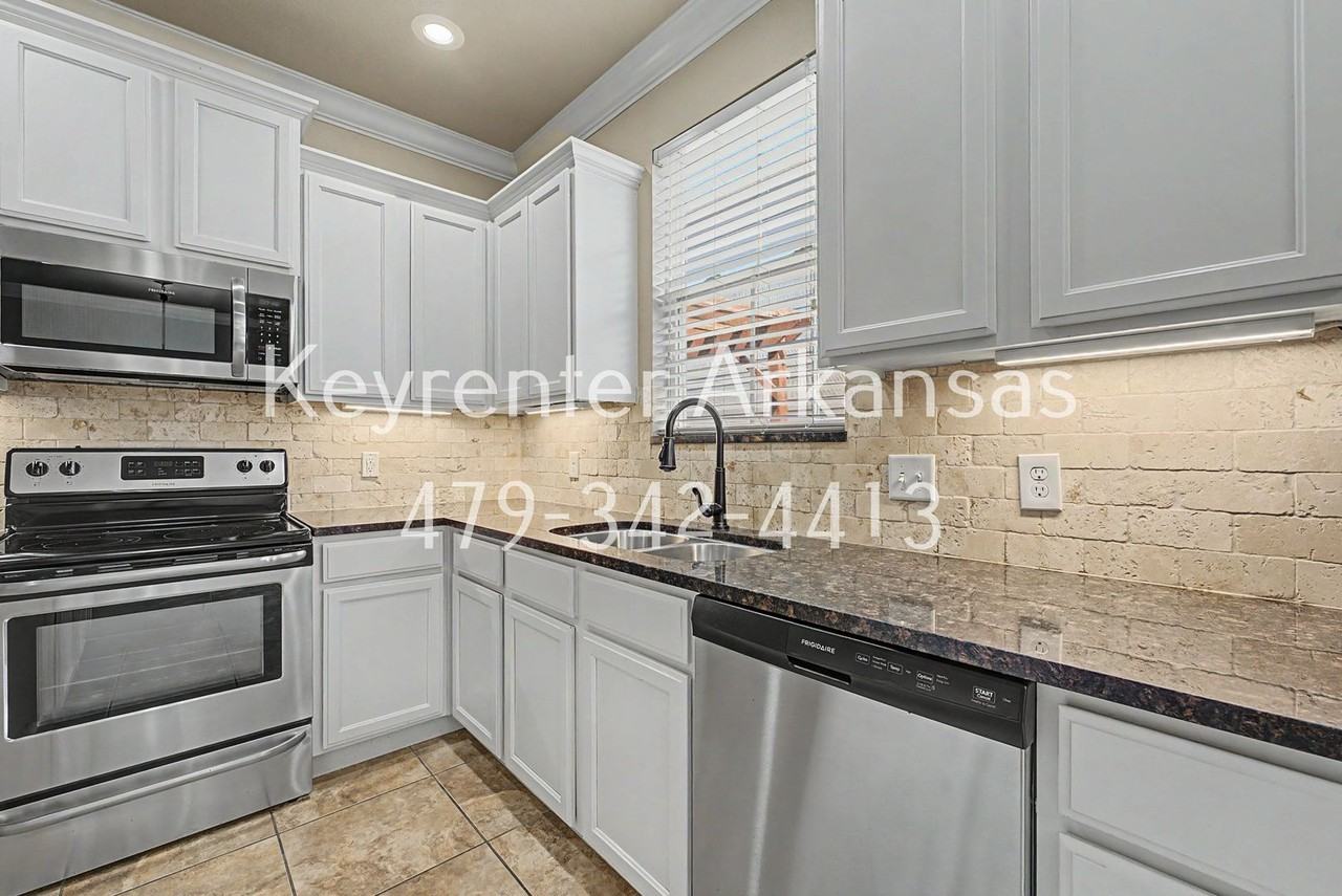 592 N Longfellow Ln - Photo 5 of 23