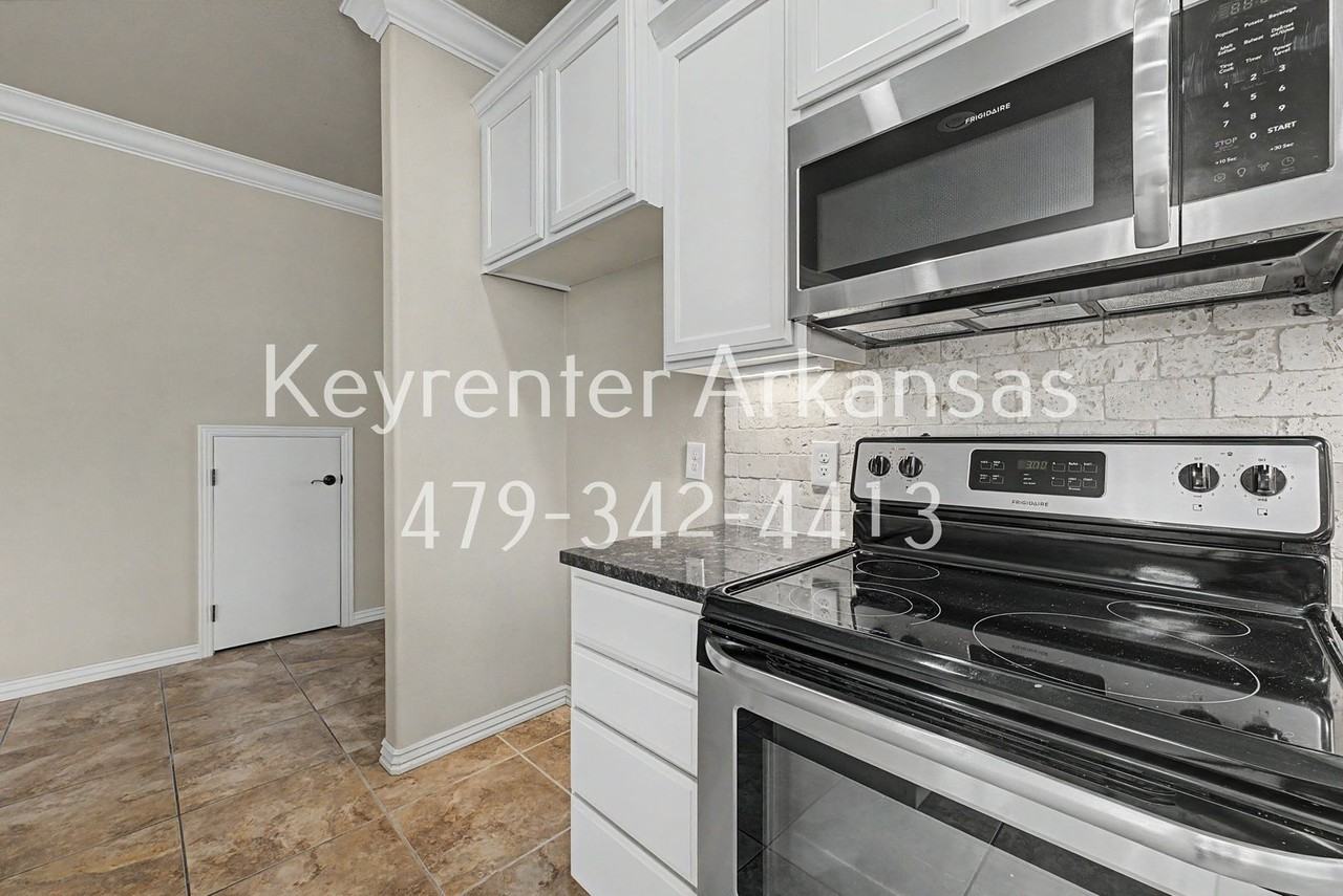 592 N Longfellow Ln - Photo 6 of 23