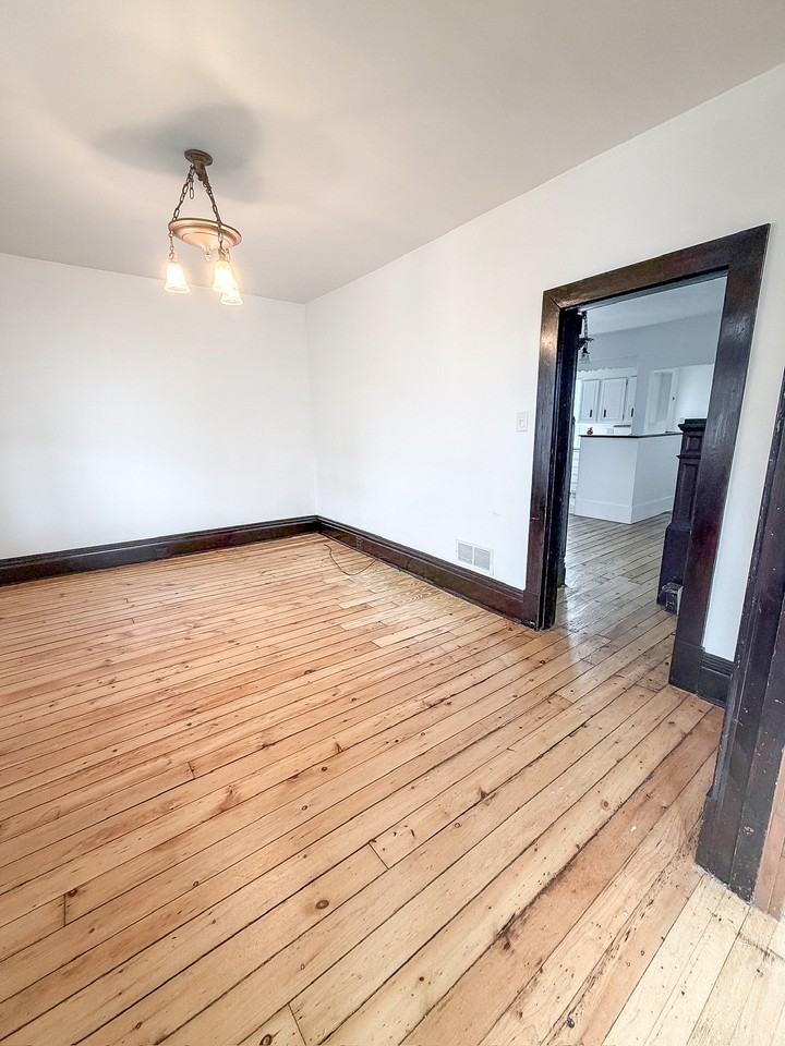 506 Locust St #1 - Photo 5 of 27