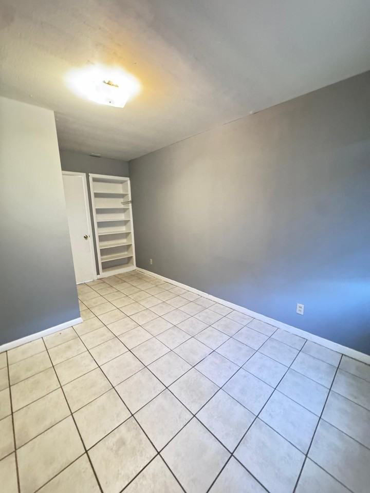 812 Walnut Ave #1 - Photo 7 of 8