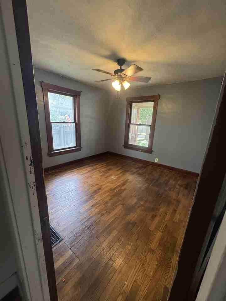 119 Nw Story St #1 - Photo 6 of 10