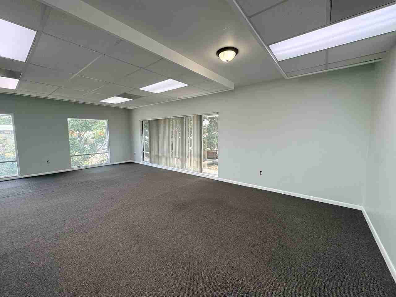 2110 Drew St - Photo 5 of 15