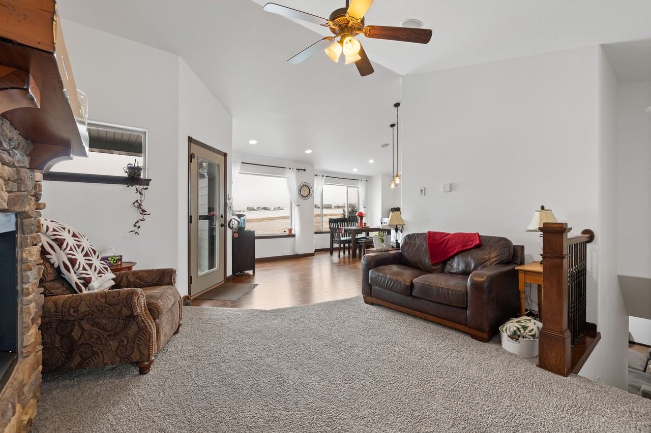 8017 Brooks Loop - Photo 2 of 35