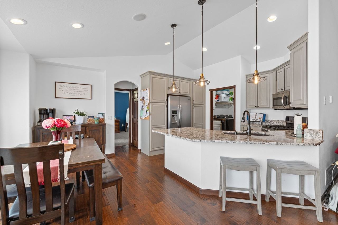 8017 Brooks Loop - Photo 4 of 35