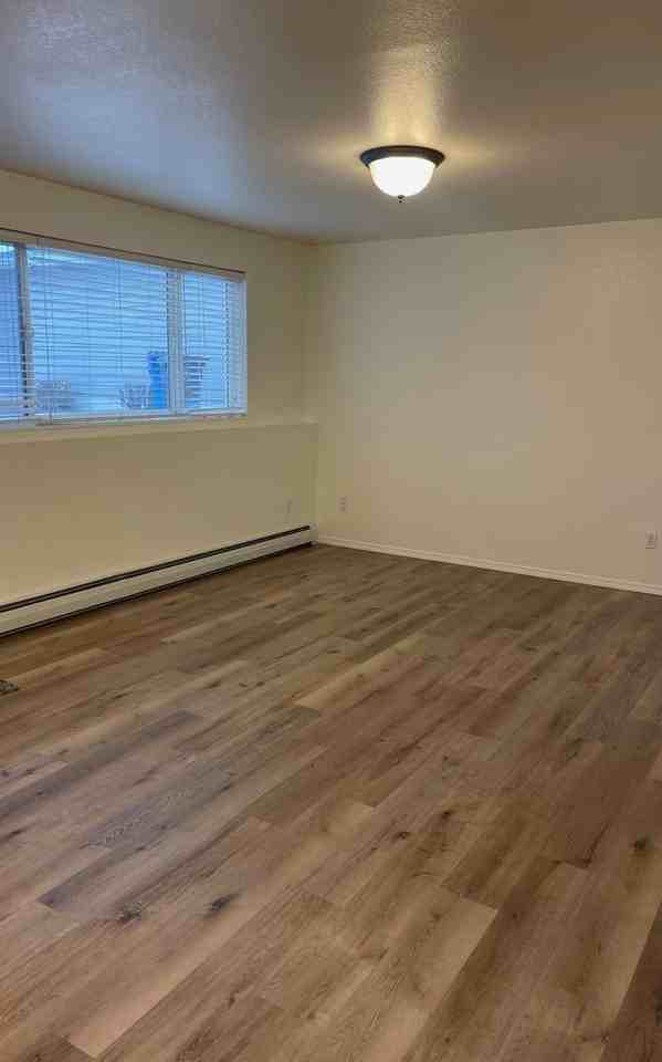 594 W Shore Dr - Photo 3 of 9