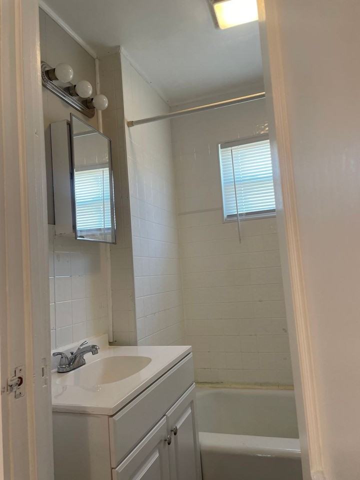 89 Leach St - Photo 6 of 20