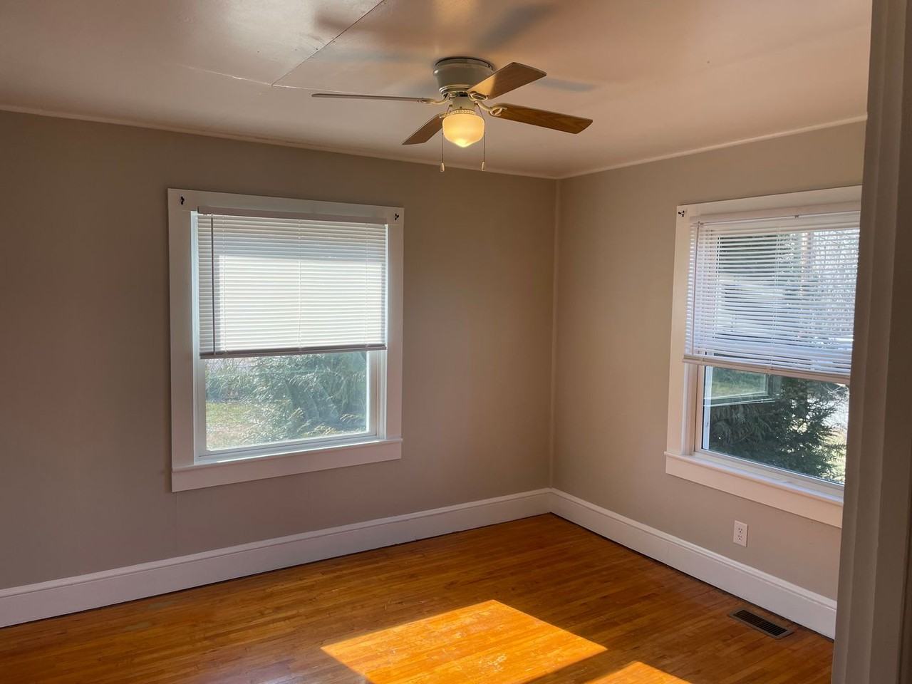 89 Leach St - Photo 7 of 20
