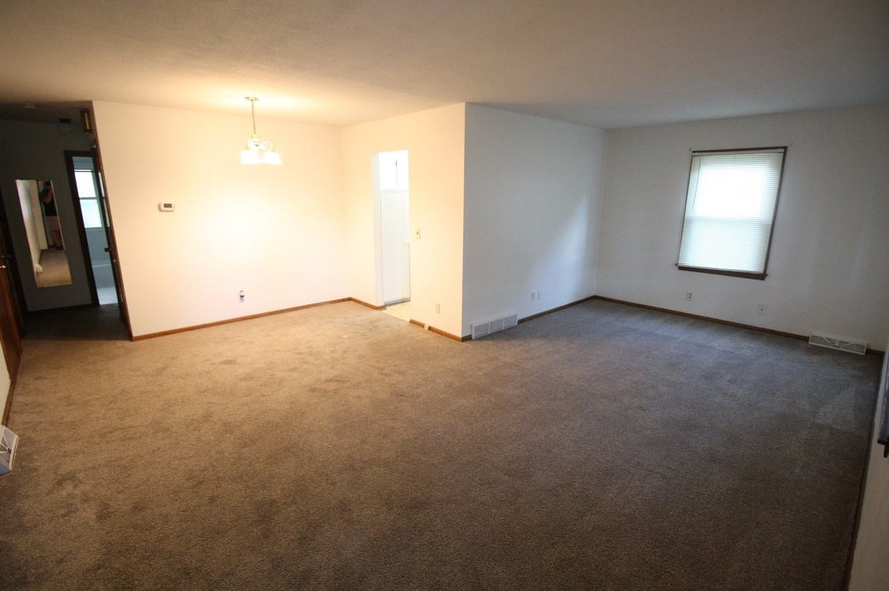 9522 Pleasant Ave S - Photo 5 of 18
