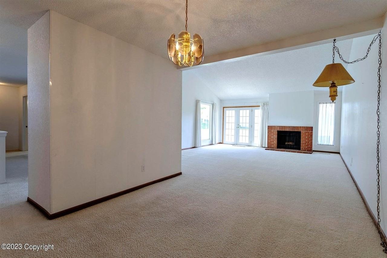 909 Indian Hills Dr - Photo 7 of 37