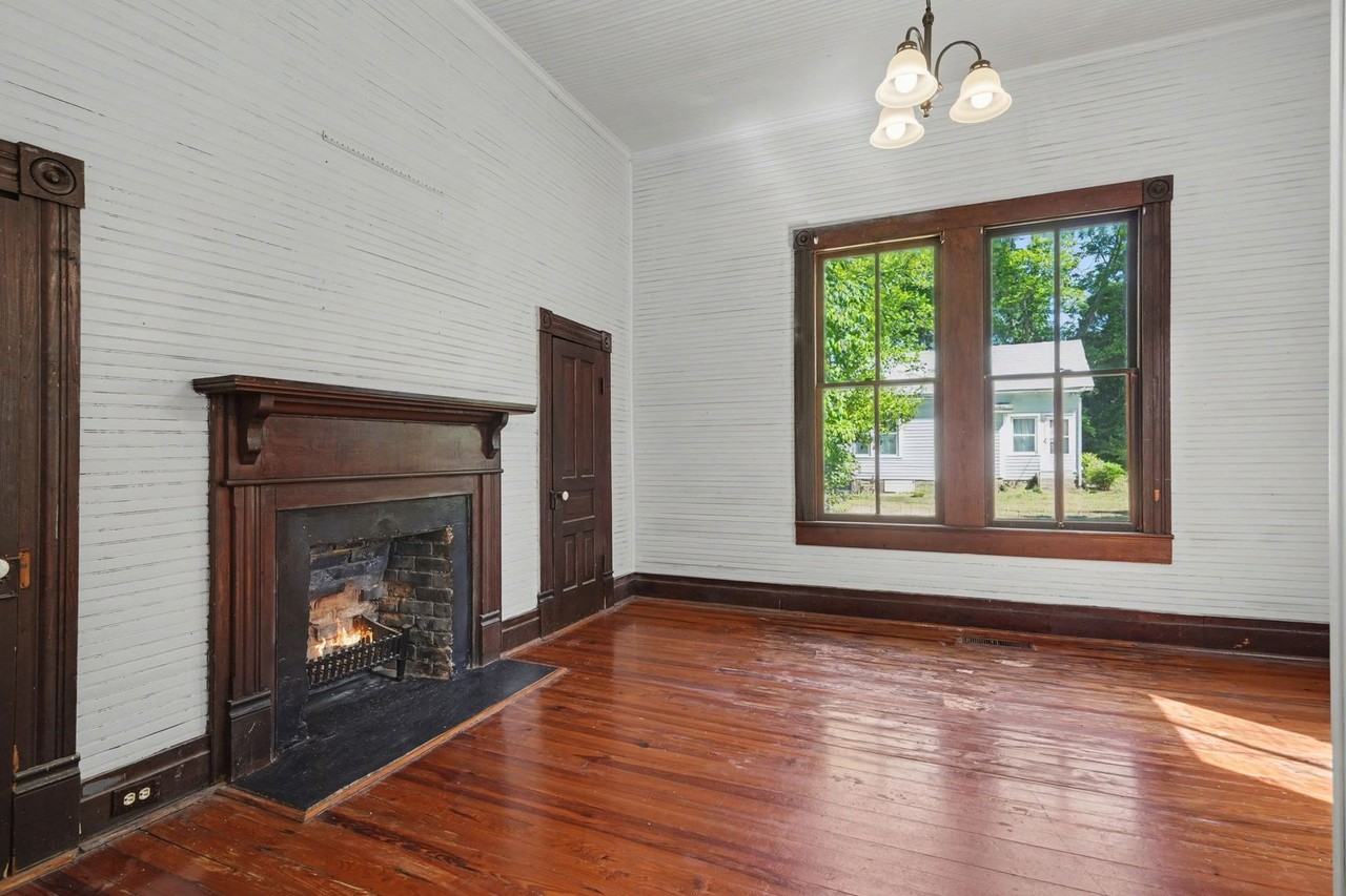 215 Theodore R Carr Jr Ave - Photo 4 of 29